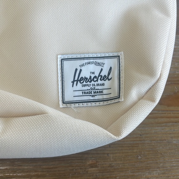 Herschel Fanny Pack - Picture 2 of 9